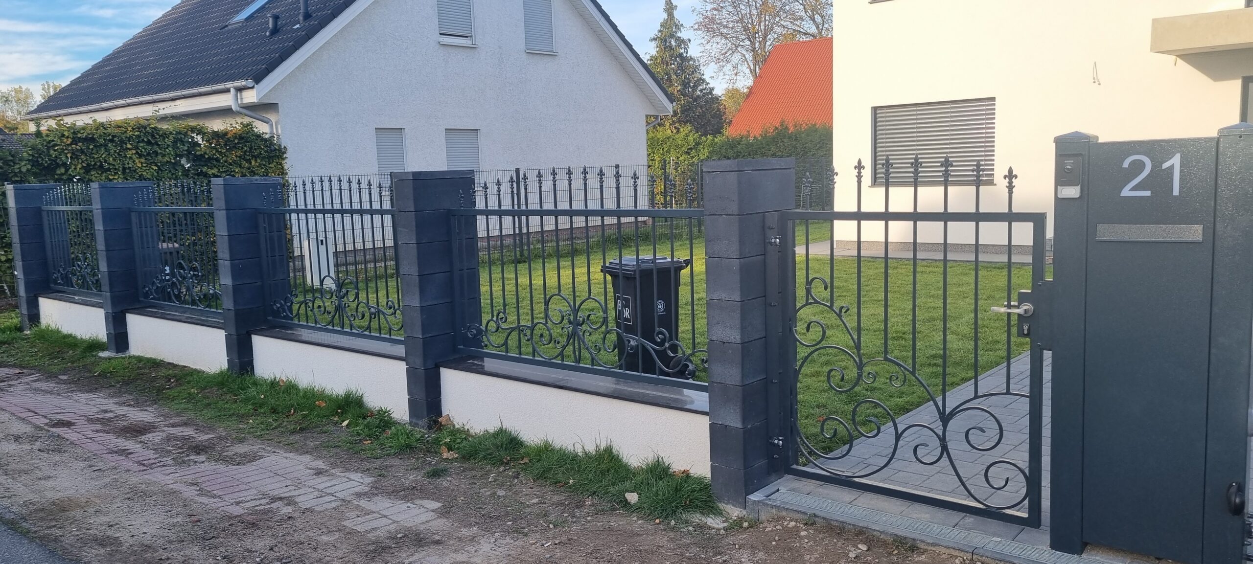 Metalowe ogrodzenie z furtką i z bramą - Szczecin 6